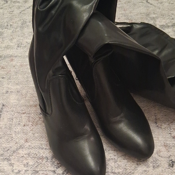 Black Knee-High Women's Boots - Picture 2 of 7